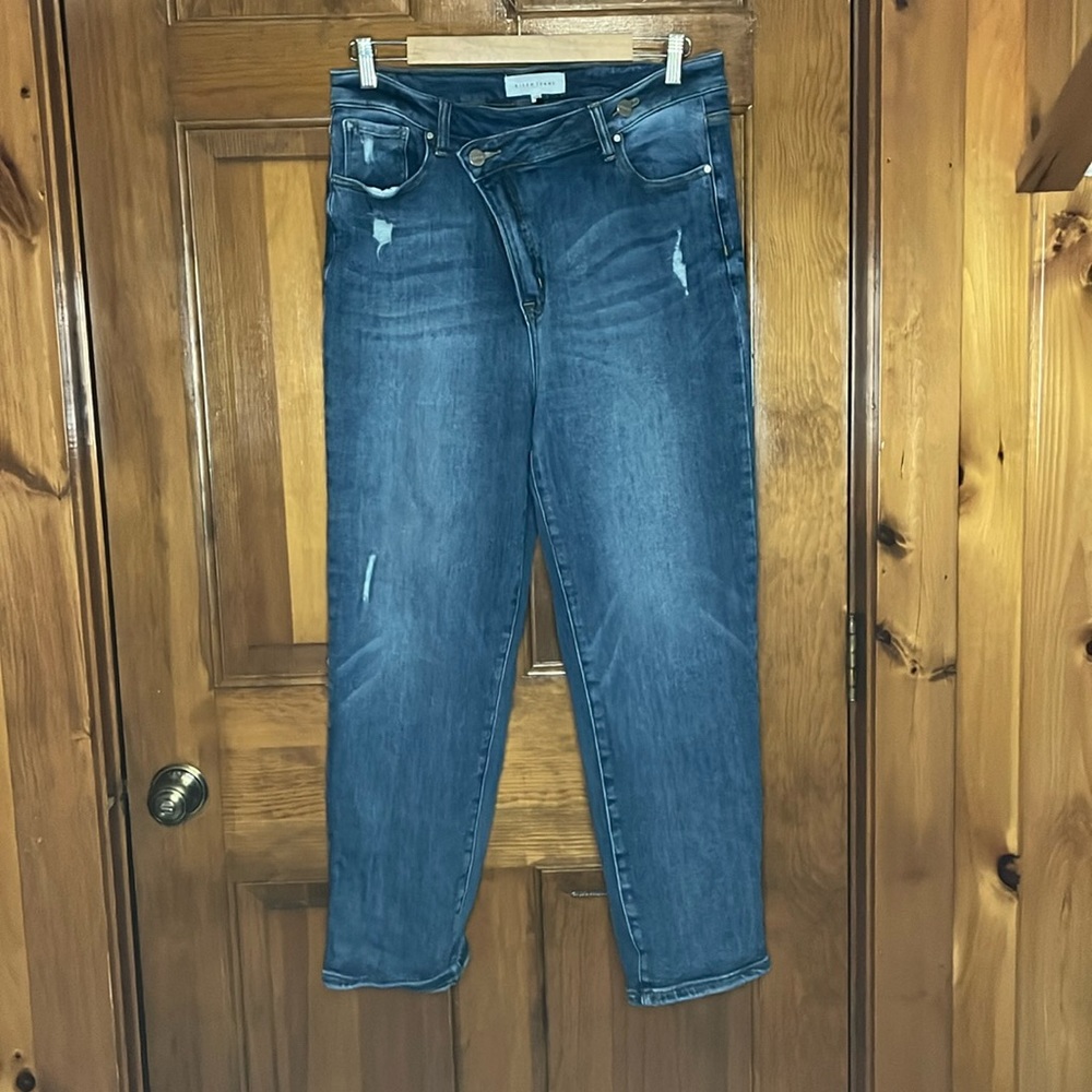 Risen Jeans Women's Slightly Distressed Jeans Size 15/32
